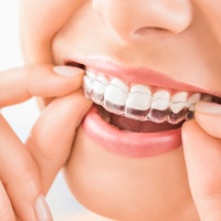 Invisalign Tedavisi Nedir? Nasıl Yapılır?